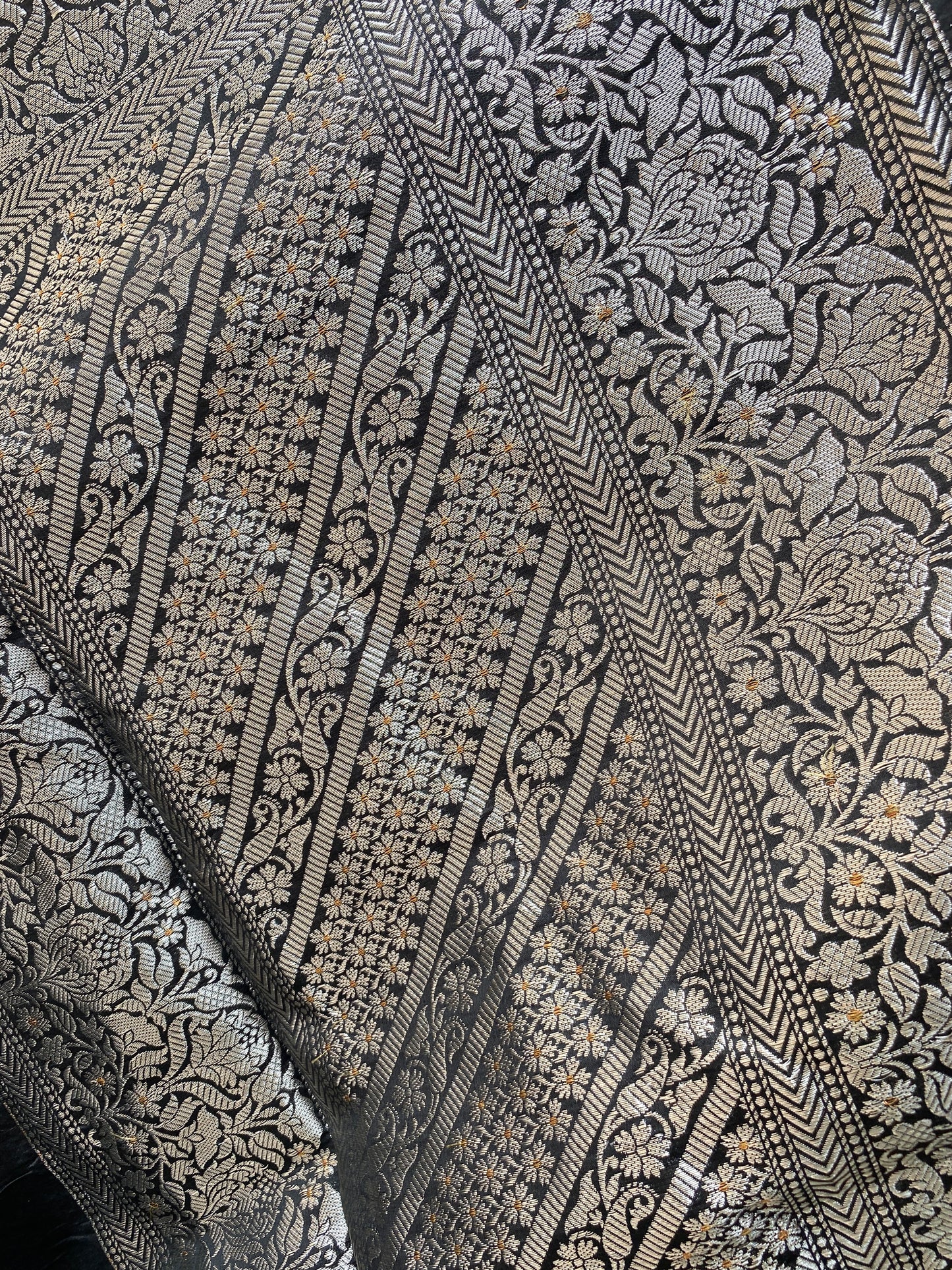 Black Pure Chiniya Moonga Silk Handloom Banarasi Saree by Shades Of Banaras - banarasi - banarasi saree shop - banarasi saree manufacturers - banarasi saree wholesale - banaraasi sarees