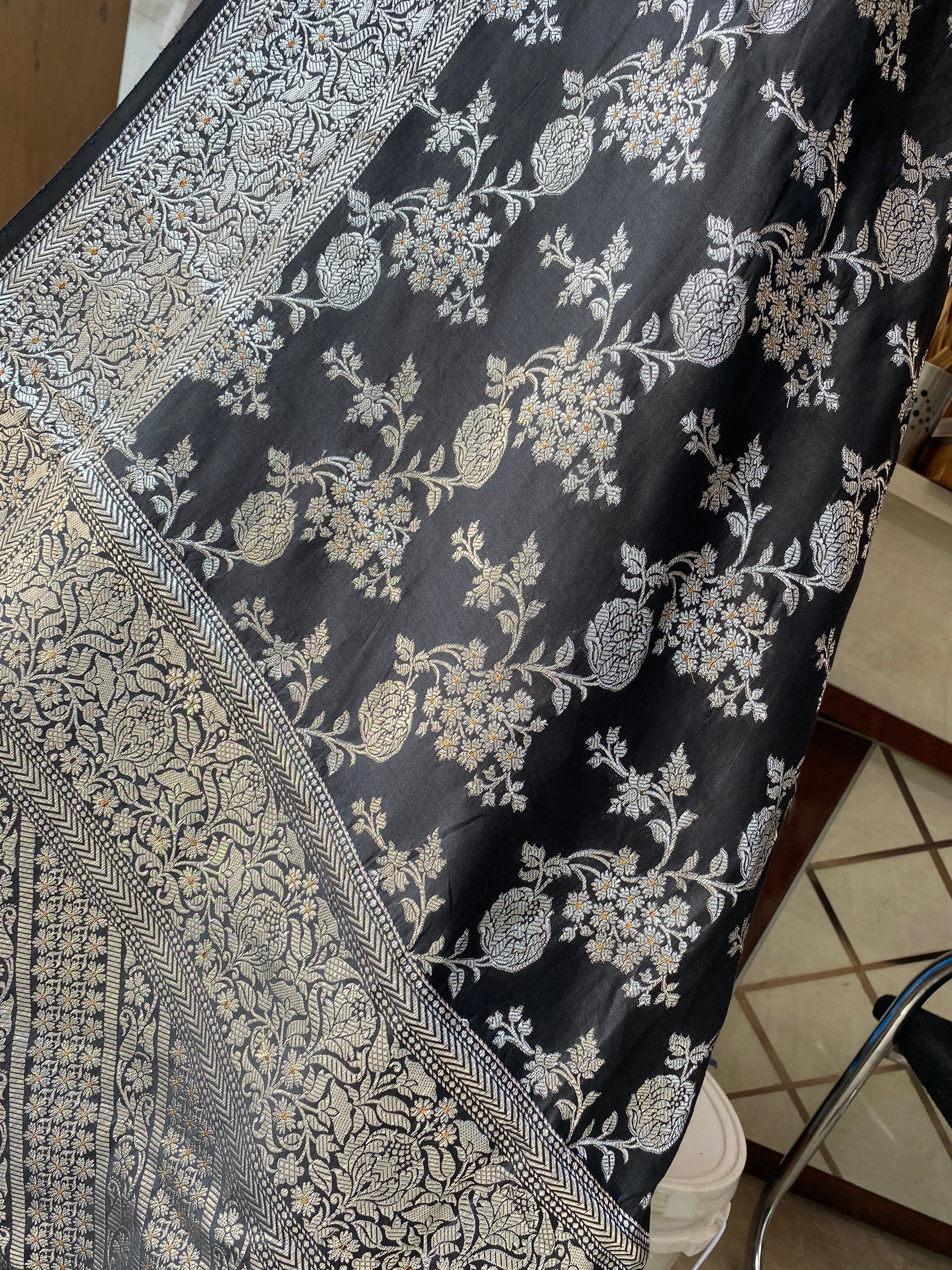 Black Pure Chiniya Moonga Silk Handloom Banarasi Saree by Shades Of Banaras - banarasi - banarasi saree shop - banarasi saree manufacturers - banarasi saree wholesale - banaraasi sarees