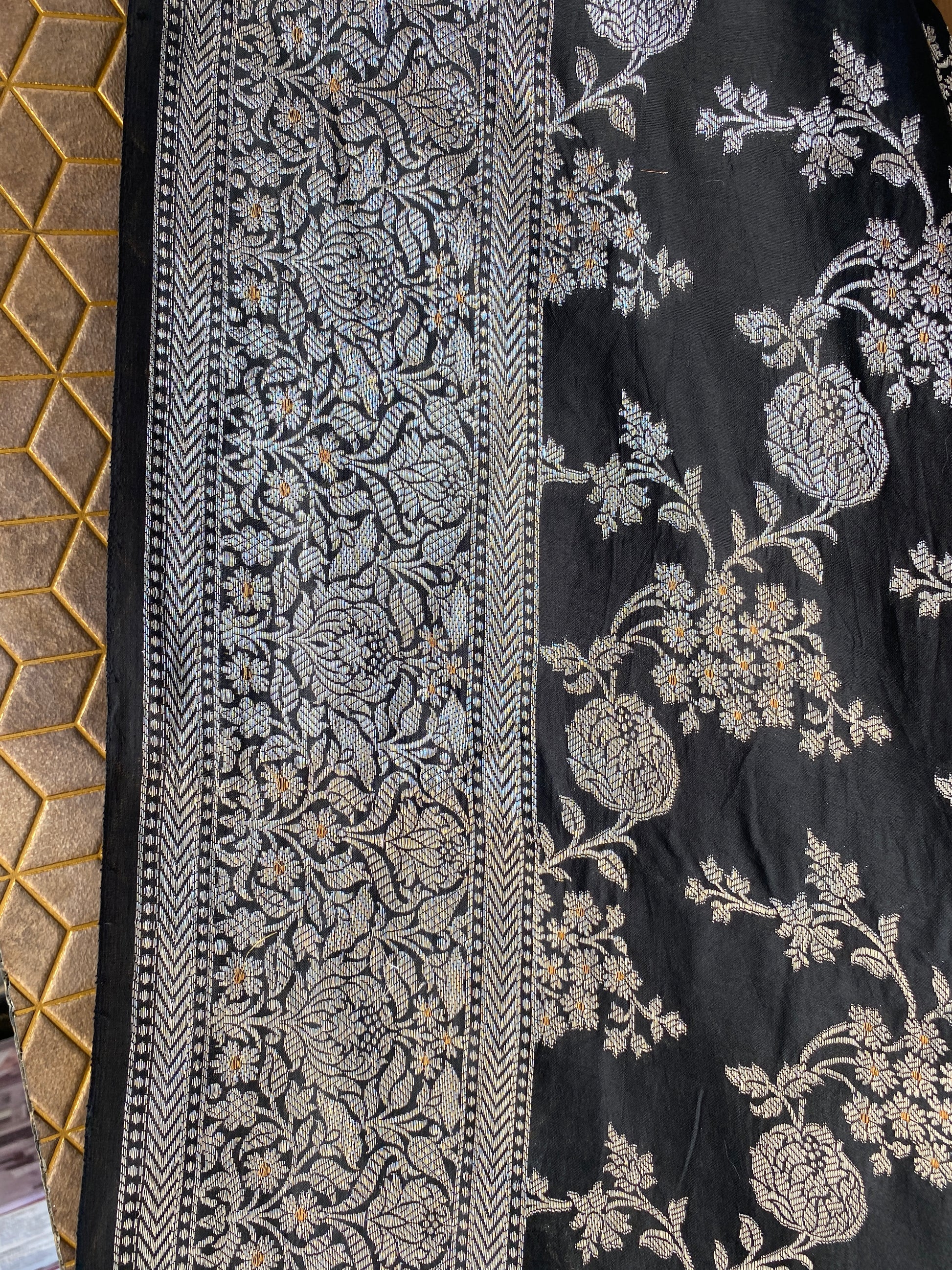 Black Pure Chiniya Moonga Silk Handloom Banarasi Saree by Shades Of Banaras - banarasi - banarasi saree shop - banarasi saree manufacturers - banarasi saree wholesale - banaraasi sarees