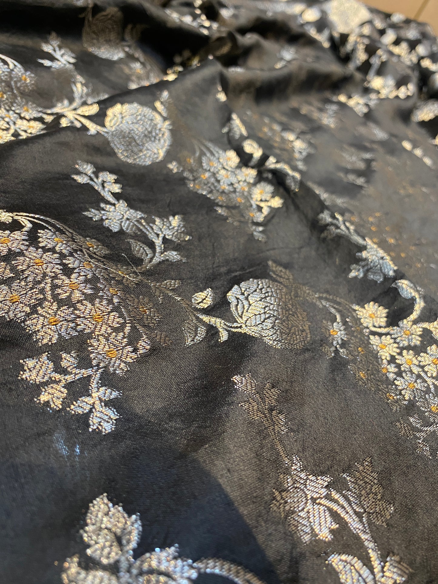 Black Pure Chiniya Moonga Silk Handloom Banarasi Saree by Shades Of Banaras - banarasi - banarasi saree shop - banarasi saree manufacturers - banarasi saree wholesale - banaraasi sarees