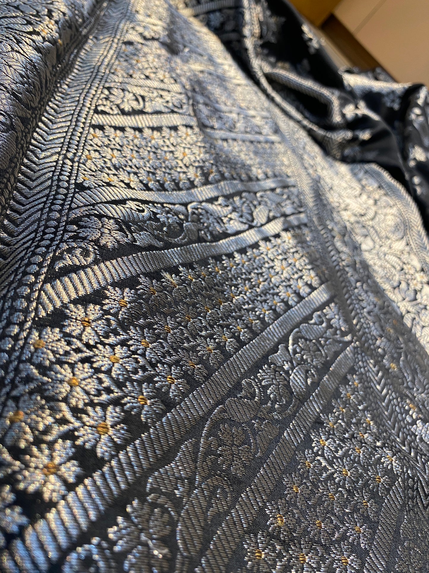 Black Pure Chiniya Moonga Silk Handloom Banarasi Saree by Shades Of Banaras - banarasi - banarasi saree shop - banarasi saree manufacturers - banarasi saree wholesale - banaraasi sarees