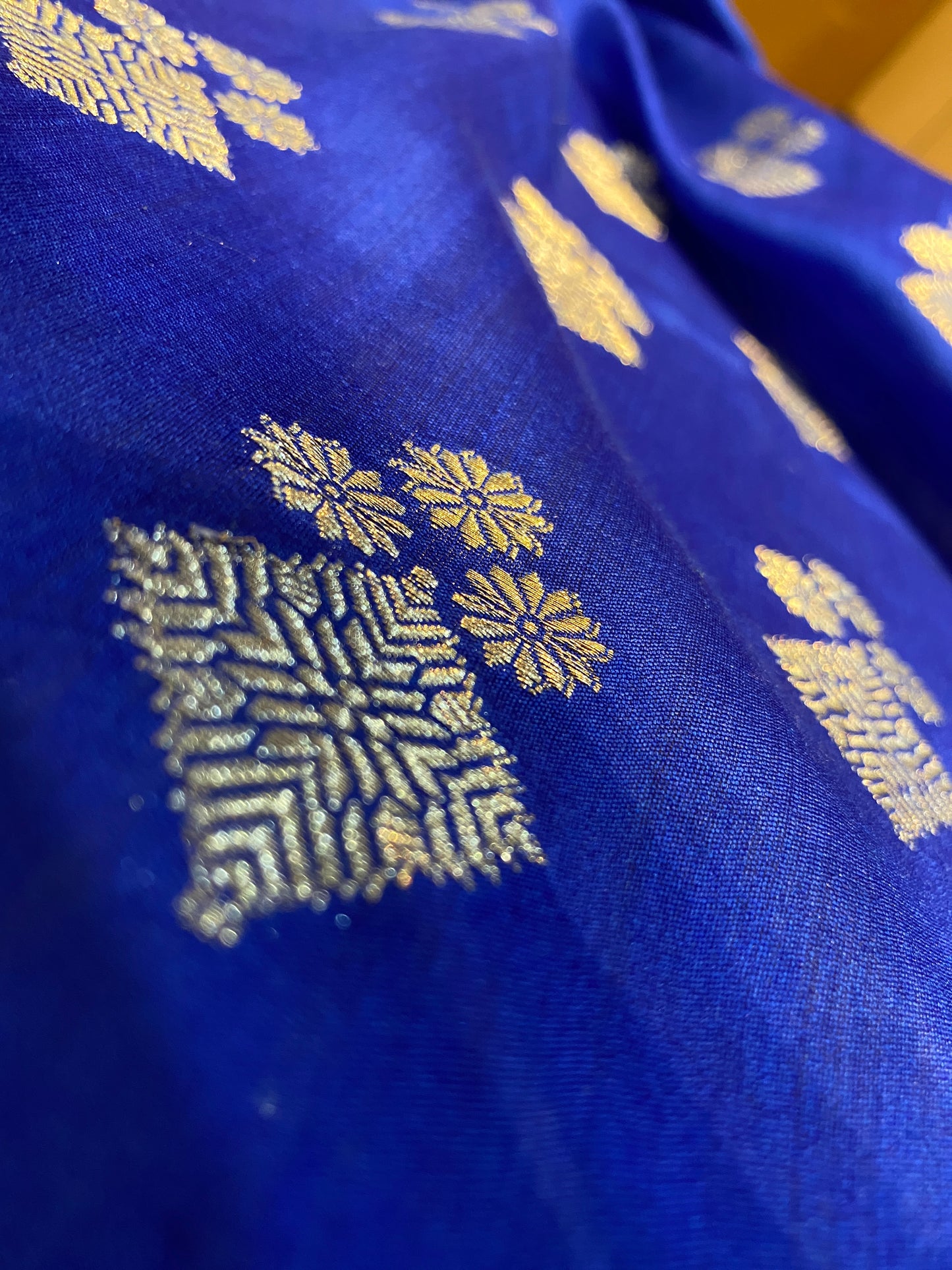 Royal Blue Pure Chiniya Moonga Silk Handloom Banarasi Saree by Shades Of Banaras - banarasi - banarasi saree shop - banarasi saree manufacturers - banarasi saree wholesale - banaraasi sarees