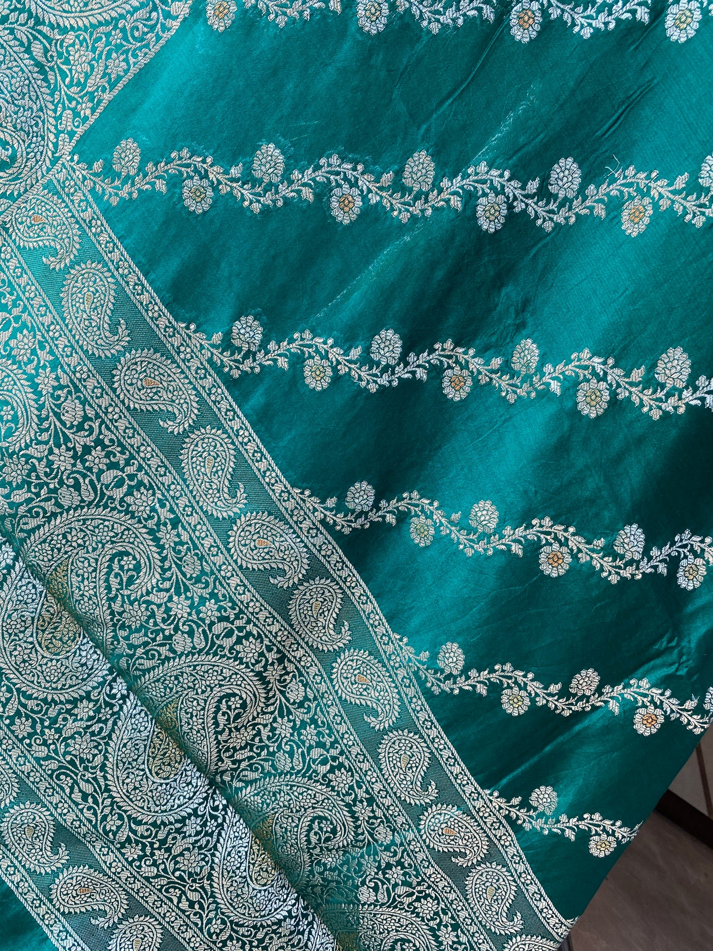 Sea Green Pure Chiniya Moonga Silk Handloom Banarasi Saree by Shades Of Banaras - banarasi - banarasi saree shop - banarasi saree manufacturers - banarasi saree wholesale - banaraasi sarees