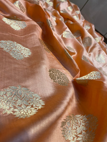 Peach Pure Chiniya Moonga Silk Handloom Banarasi Saree by Shades Of Banaras - banarasi - banarasi saree shop - banarasi saree manufacturers - banarasi saree wholesale - banaraasi sarees
