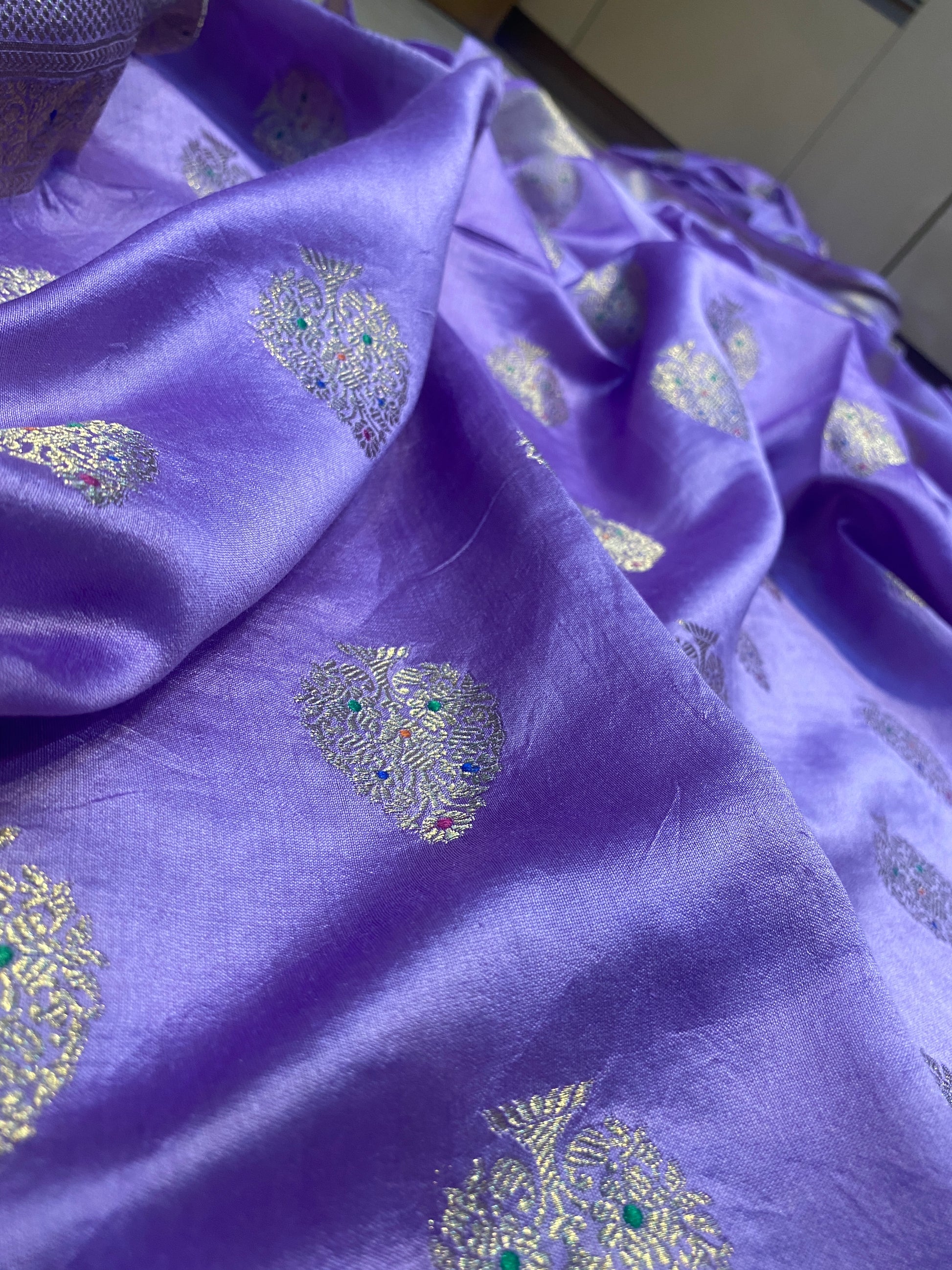 Lavender Pure Chiniya Moonga Silk Handloom Banarasi Saree by Shades Of Banaras - banarasi - banarasi saree shop - banarasi saree manufacturers - banarasi saree wholesale - banaraasi sarees