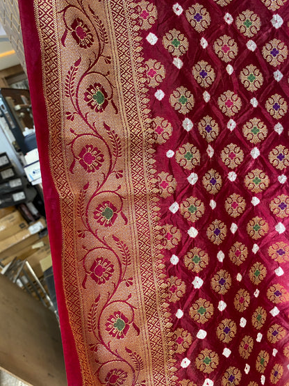Maroon & Pink Chiffon Banarasi Bandhani Saree with Minakari Work by Shades Of Banaras - banarasi - banarasi saree shop - banarasi saree manufacturers - banarasi saree wholesale - banaraasi sarees