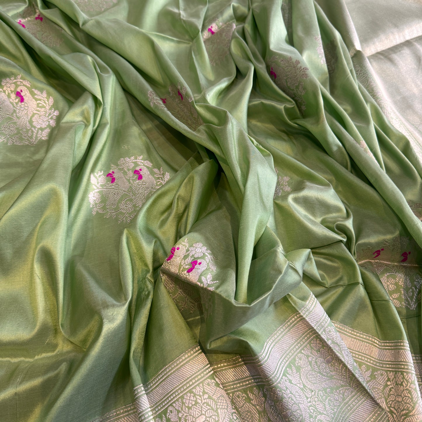 Pastel Green Shikargaah Luxe Couture – Kadhua Pure Silk Banarasi Saree by Shades Of Banaras - banarasi - banarasi saree shop - banarasi saree manufacturers - banarasi saree wholesale - banaraasi sarees - banarasi sari - banarasi saris