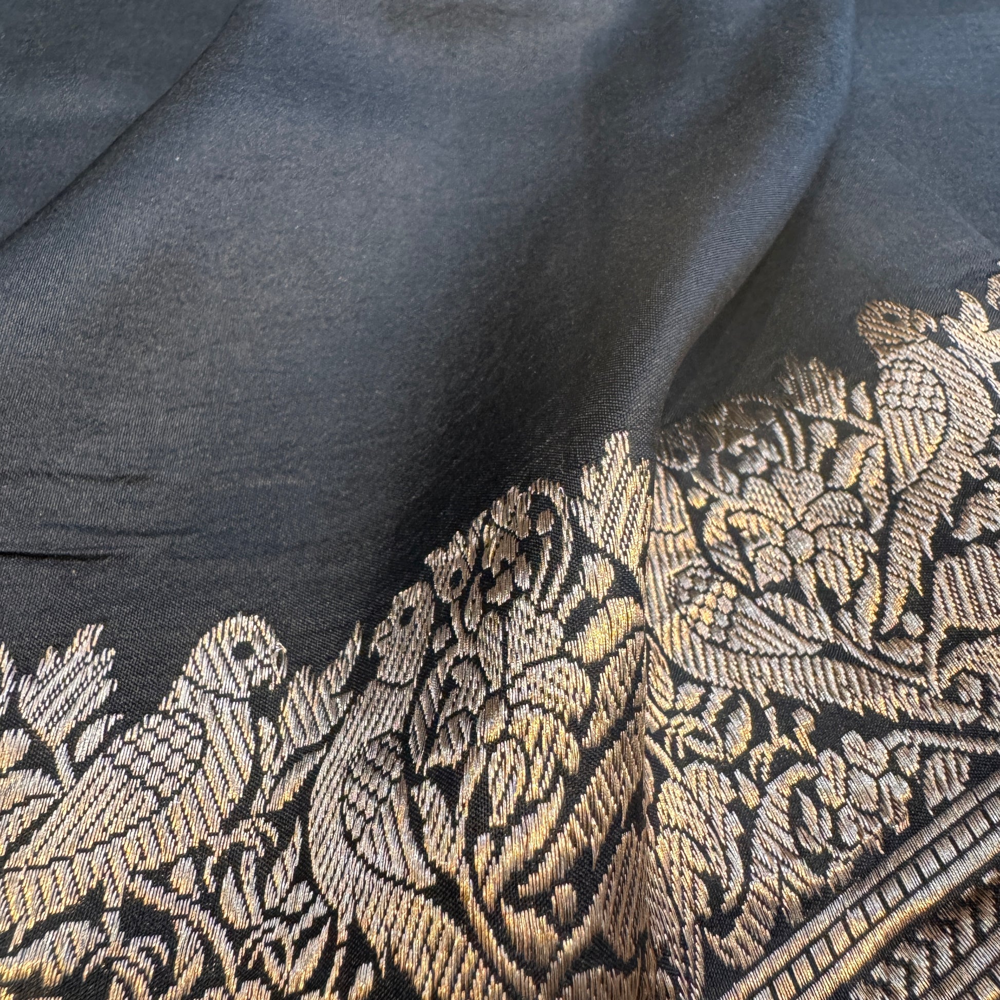 Midnight Noir Shikargaah Luxe Couture – Kadhua Pure Silk Banarasi Saree by Shades Of Banaras - banarasi - banarasi saree shop - banarasi saree manufacturers - banarasi saree wholesale - banaraasi sarees - banarasi sari - banarasi saris