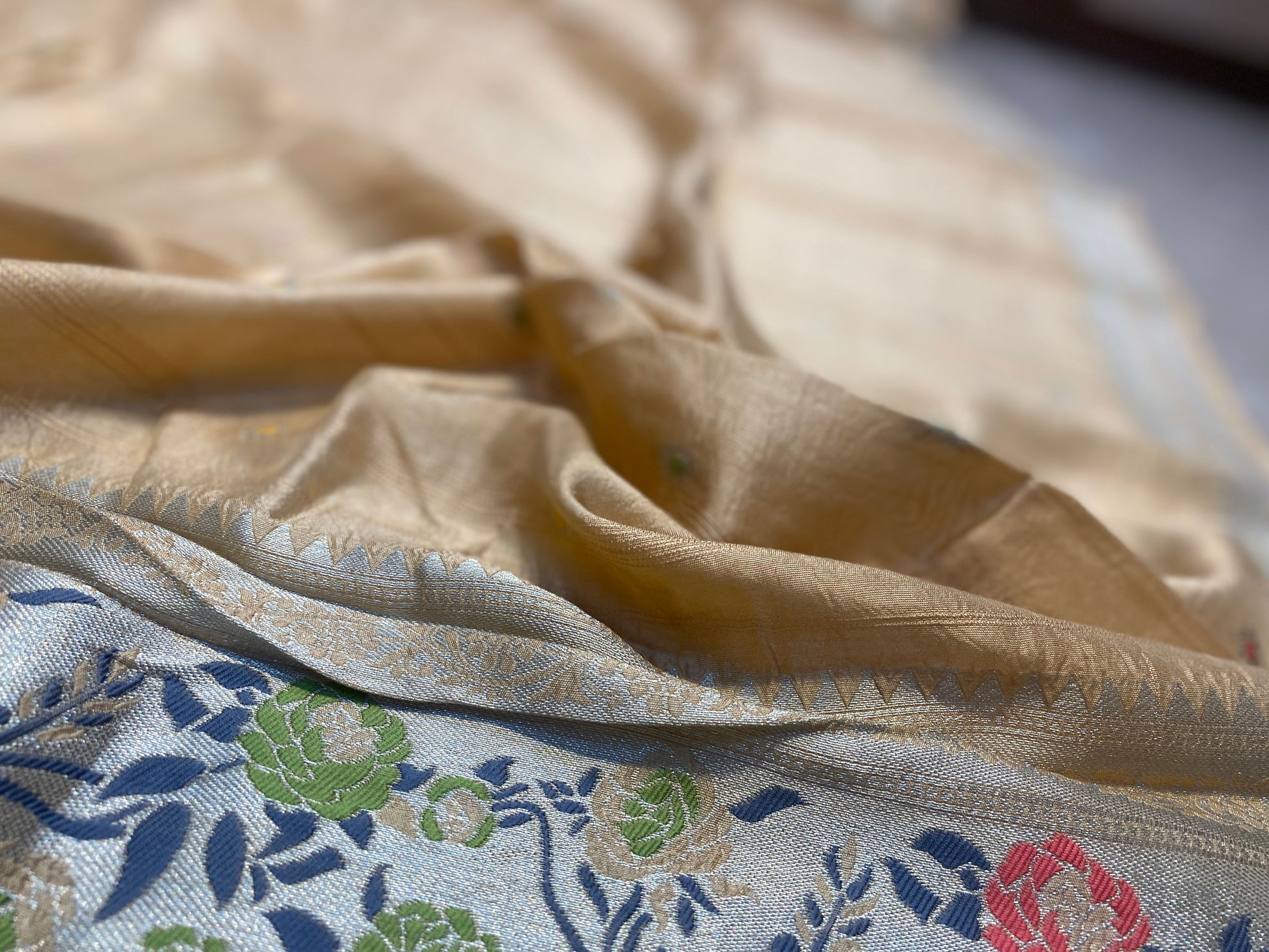 The Golden Weave: Creme Tussar Silk Banarasi Saree with Paithani Border by Shades Of Banaras - banarasi - banarasi saree shop - banarasi saree manufacturers - banarasi saree wholesale - banaraasi sarees