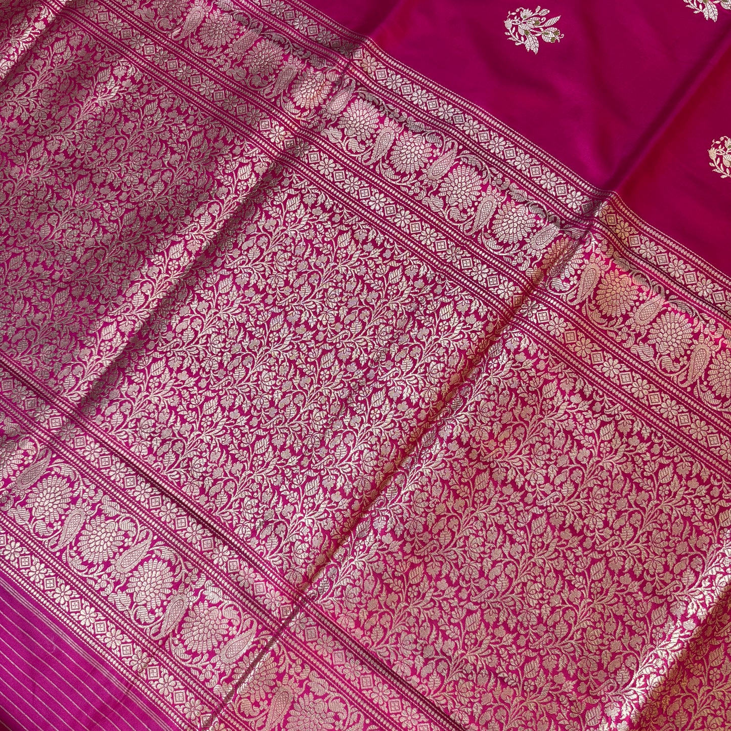 Rani Pink Pure Silk Handloom Kadhua Flower Motif Luxe Banarasi Saree by Shades Of Banaras - banarasi - banarasi saree shop - banarasi saree manufacturers - banarasi saree wholesale - banaraasi sarees - banarasi sari - banarasi saris