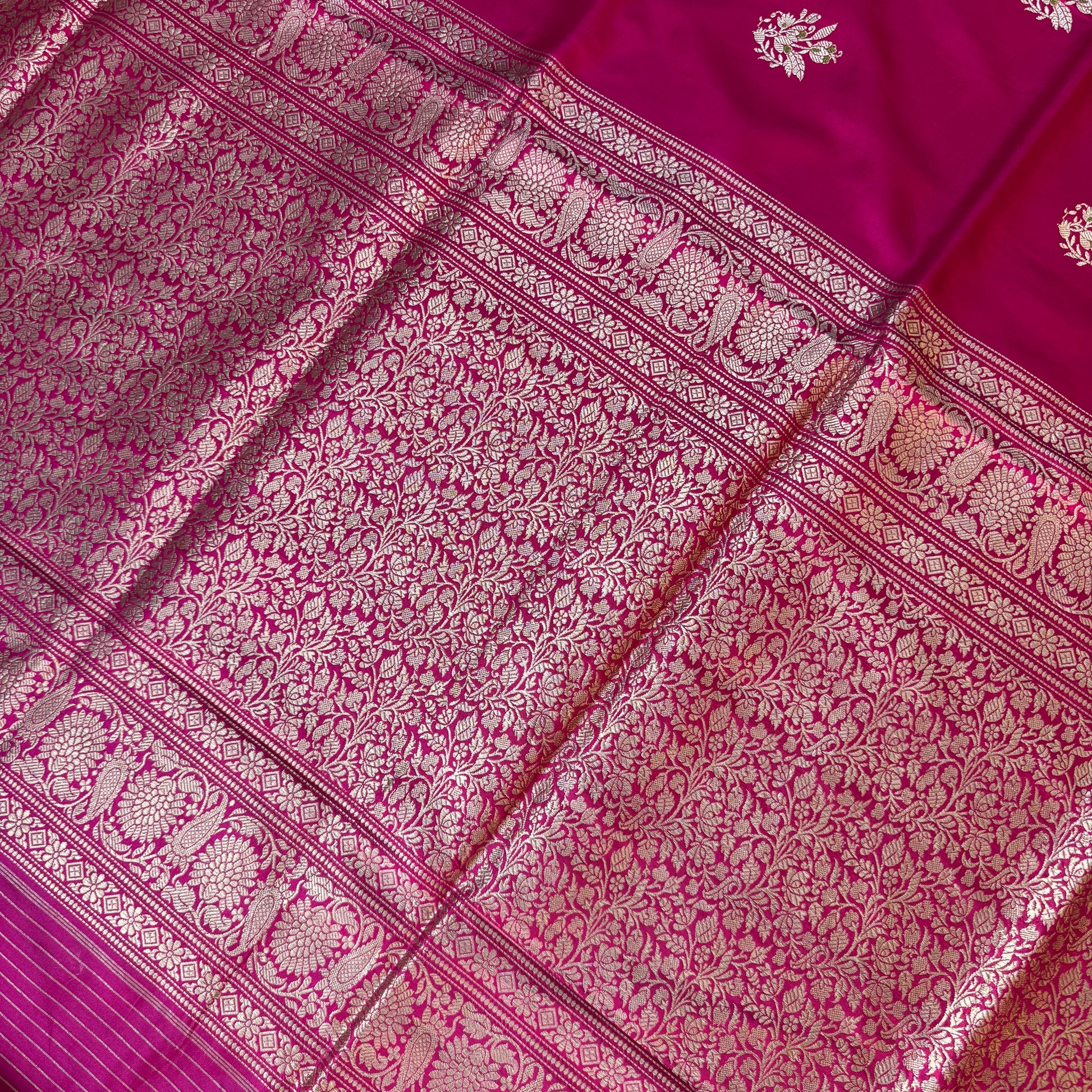 Rani Pink Pure Silk Handloom Kadhua Flower Motif Luxe Banarasi Saree by Shades Of Banaras - banarasi - banarasi saree shop - banarasi saree manufacturers - banarasi saree wholesale - banaraasi sarees - banarasi sari - banarasi saris