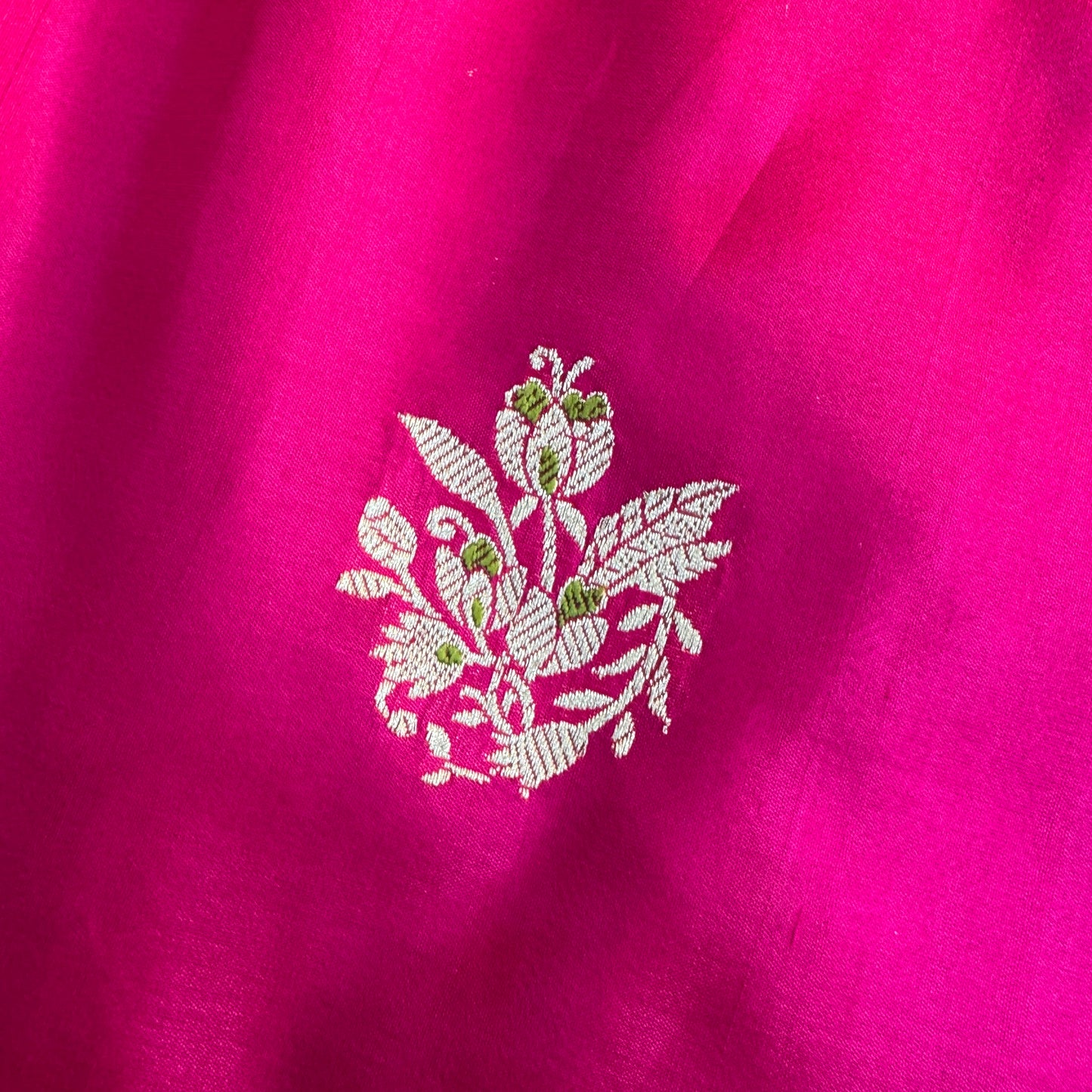 Rani Pink Pure Silk Handloom Kadhua Flower Motif Luxe Banarasi Saree by Shades Of Banaras - banarasi - banarasi saree shop - banarasi saree manufacturers - banarasi saree wholesale - banaraasi sarees - banarasi sari - banarasi saris