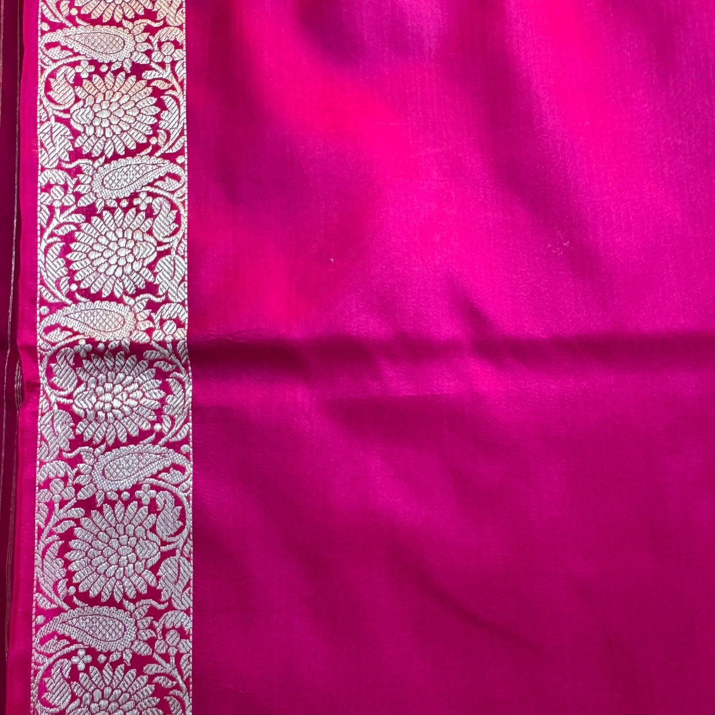 Rani Pink Pure Silk Handloom Kadhua Flower Motif Luxe Banarasi Saree by Shades Of Banaras - banarasi - banarasi saree shop - banarasi saree manufacturers - banarasi saree wholesale - banaraasi sarees - banarasi sari - banarasi saris