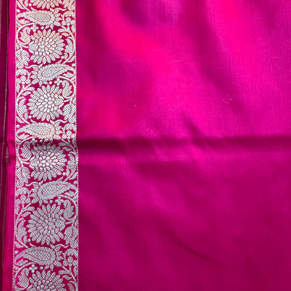 Rani Pink Pure Silk Handloom Kadhua Flower Motif Luxe Banarasi Saree by Shades Of Banaras - banarasi - banarasi saree shop - banarasi saree manufacturers - banarasi saree wholesale - banaraasi sarees - banarasi sari - banarasi saris