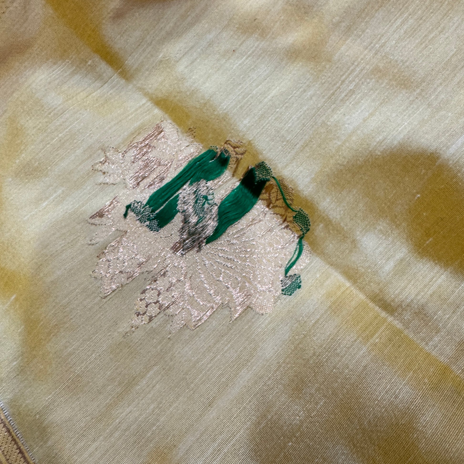 Luxe Handloom Mustard Moonga Silk Shikaargaah Banarasi Saree by Shades Of Banaras - banarasi - banarasi saree shop - banarasi saree manufacturers - banarasi saree wholesale - banaraasi sarees - banarasi sari - banarasi saris