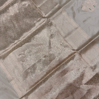 Beige Pure Silk Shikaargaah Banarasi Saree: A Handloom Luxe Masterpiece by Shades Of Banaras - banarasi - banarasi saree shop - banarasi saree manufacturers - banarasi saree wholesale - banaraasi sarees - banarasi sari - banarasi saris