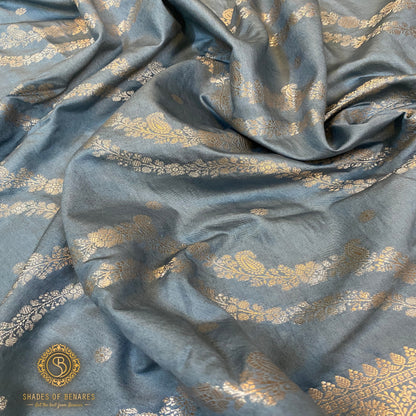 Shop Now: Luxurious Metallic Grey Handloom Crepe Silk Banarasi Saree by Shades Of Benares - banarasi - banarasi saree shop