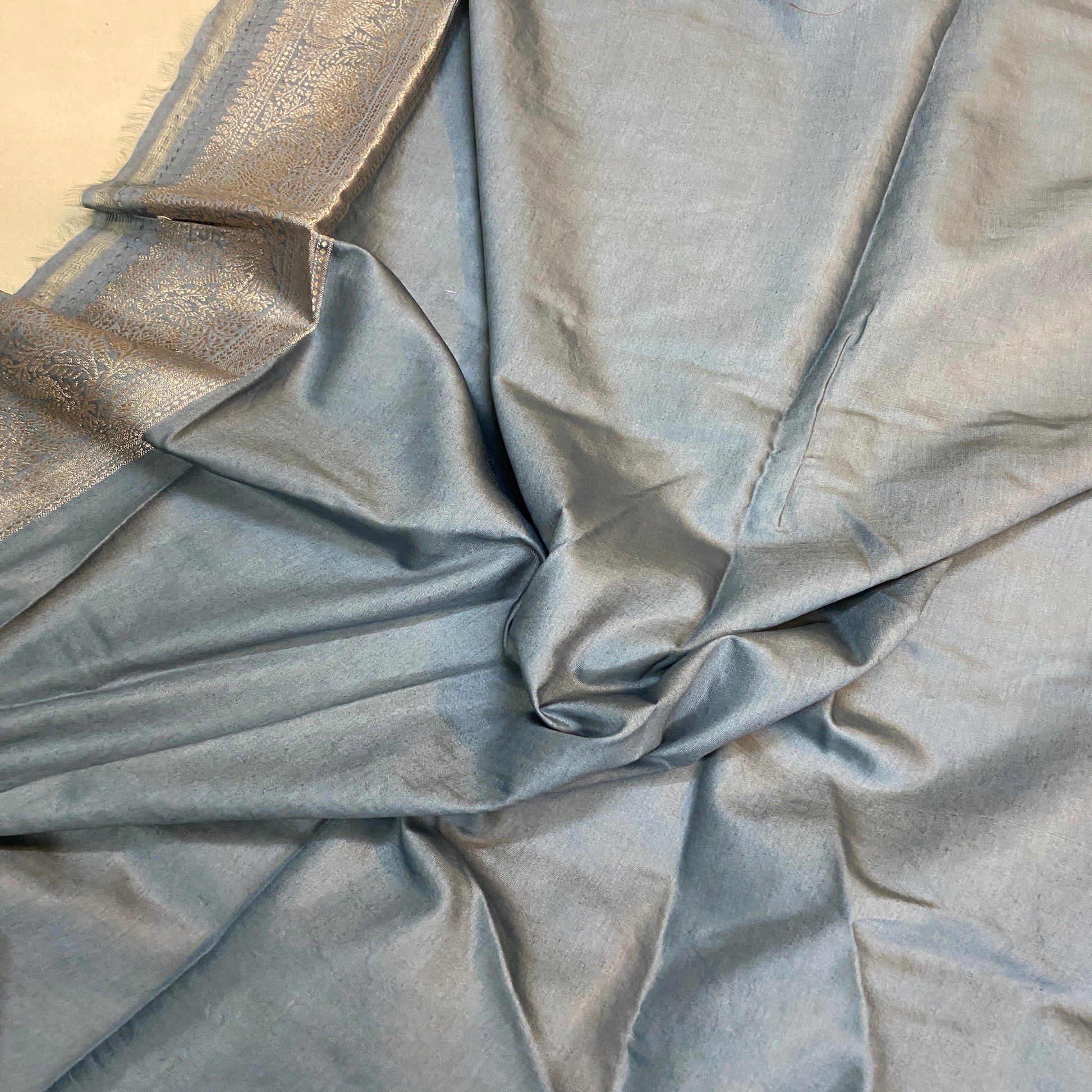 Shop Now: Luxurious Metallic Grey Handloom Crepe Silk Banarasi Saree by Shades Of Benares - banarasi - banarasi saree shop