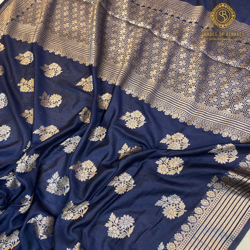 Elevate your style with a navy blue crepe silk handloom Banarasi saree. Perfect for parties and special occasions. Shop now for timeless elegance!