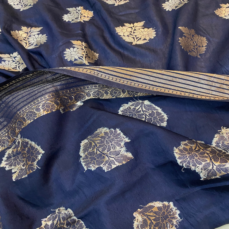 Shop our exquisite navy blue crepe silk handloom Banarasi saree to elevate your style. Perfect for parties and special occasions. Embrace elegance!