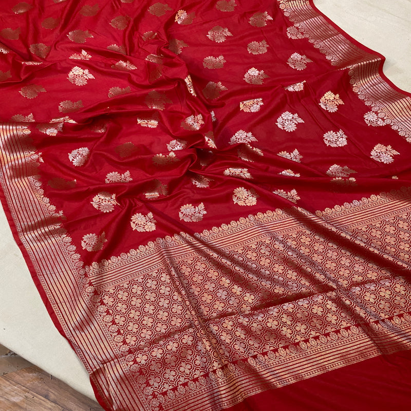 Handwoven Banarasi saree in stunning red silk.
