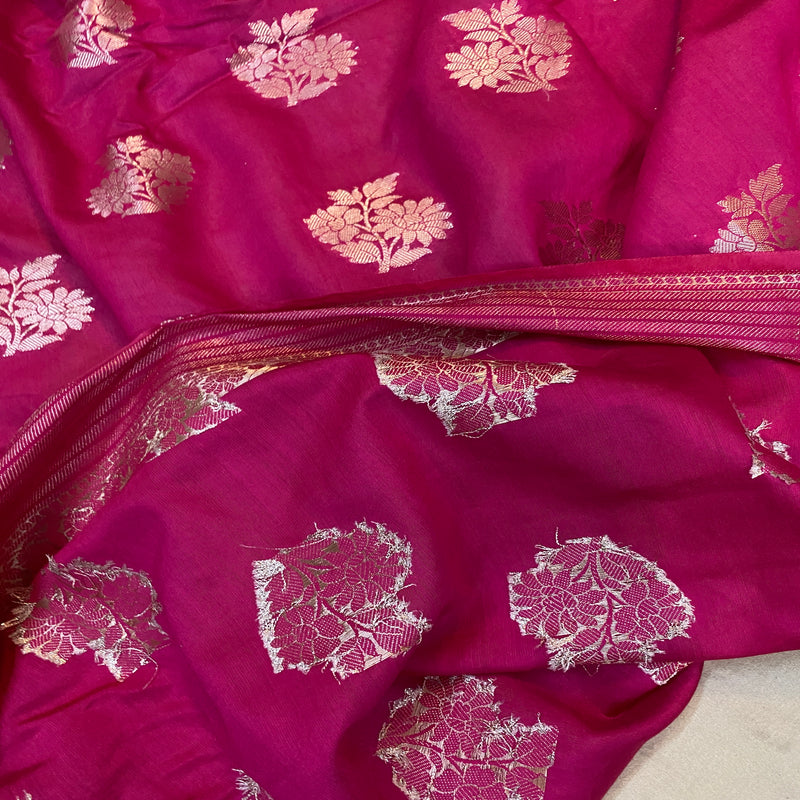 Enhance your bridal ensemble with our exquisite Raani pink silk handloom Banarasi saree. Featuring traditional craftsmanship and timeless elegance, it's the perfect choice for weddings and special occasions. Shop now to elevate your look!