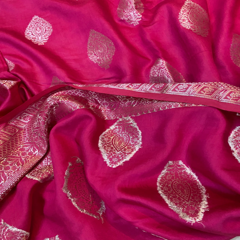 Make a statement at special events with our vibrant hot pink handloom Banarasi silk sari. Elevate your look with this elegant and versatile piece.