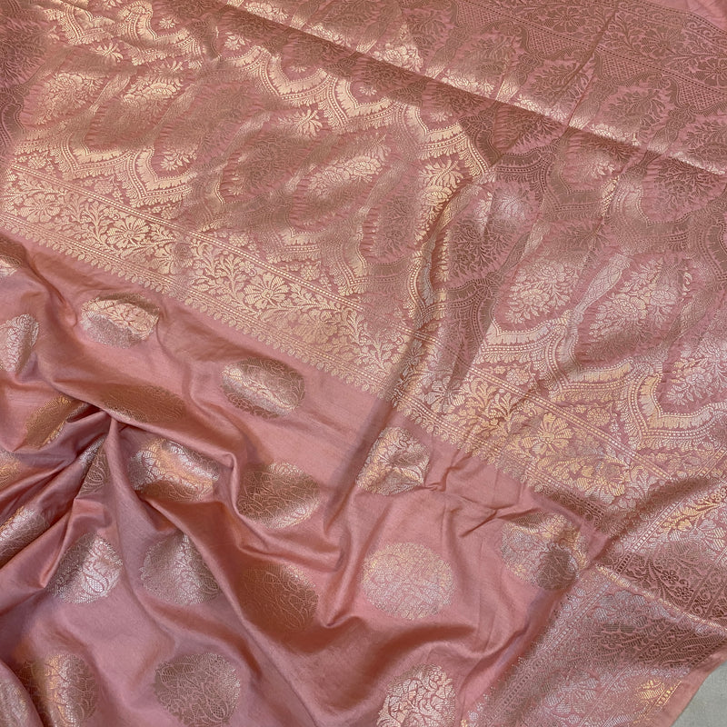 Delicate baby pink handloom Banarasi silk sari exudes subtle sophistication and artisanal craftsmanship. Elevate your elegance!