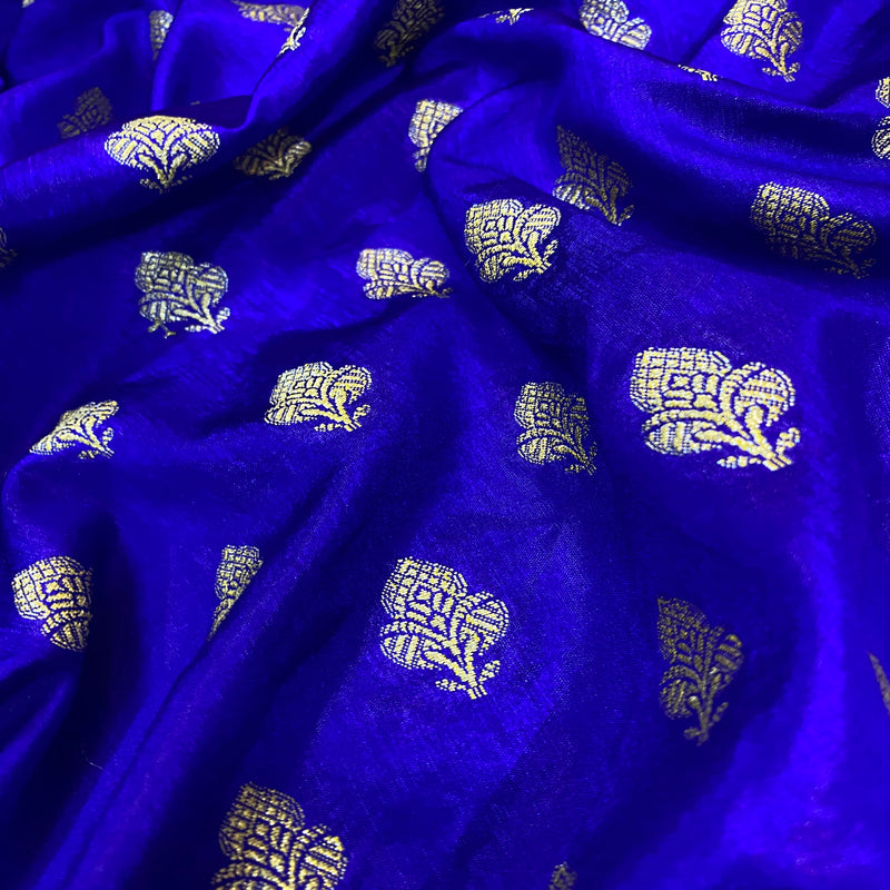 Experience the majestic elegance of our royal blue handloom crepe Banarasi silk sari. Ideal for formal events and cultural festivities, this sari showcases opulence and artisanal craftsmanship. Elevate your style with this versatile piece! Shop now.