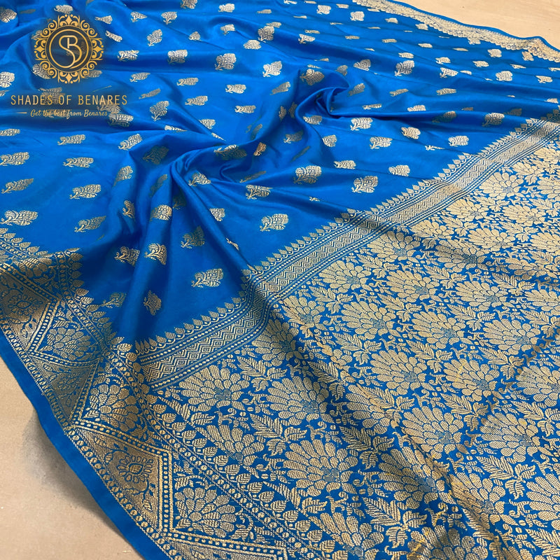 Blue handloom crepe Banarasi silk sari: a sophisticated and elegant choice for formal events and festive celebrations. Elevate your style with this versatile piece of artisanal craftsmanship. Shop now!
