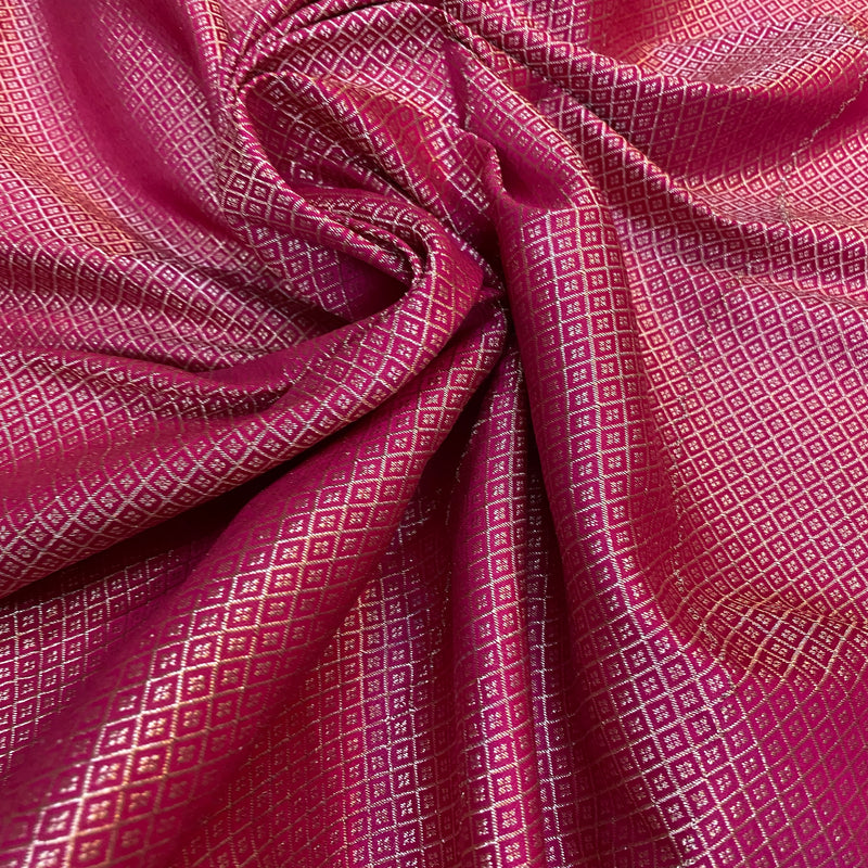 Hot pink handloom crepe Banarasi silk sari: bold, vibrant, versatile. Perfect for weddings, festivals, or formal events. Exquisite, intricate details. Embrace Indian textile elegance.