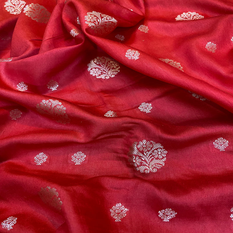 Luxurious red handloom crepe Banarasi silk sari with intricate weaving. Perfect for weddings, cultural events, or festive celebrations.