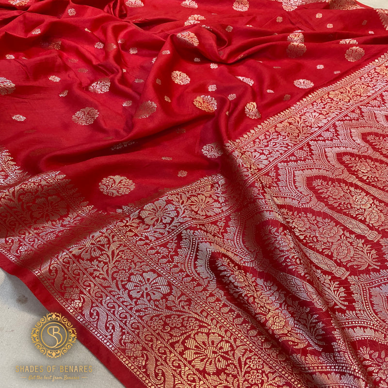 Radiant red handloom crepe Banarasi silk sari with intricate weaving and luxurious silk fabric. Timeless elegance for weddings, cultural events, or festive celebrations.