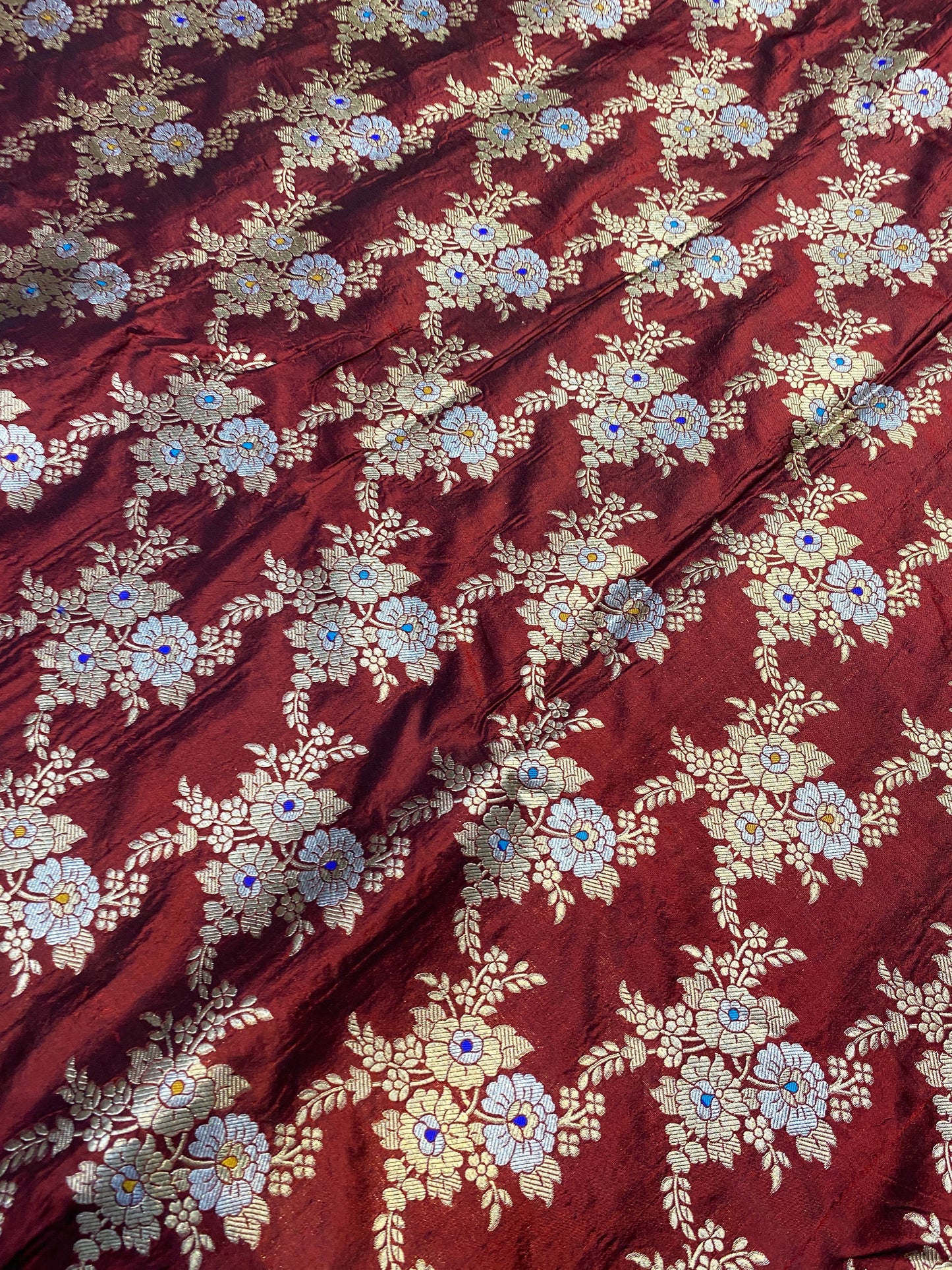 Crimson Legacy – Maroon Pure Silk Handloom Banarasi Saree by Shades Of Banaras - banarasi - banarasi saree shop - banarasi saree manufacturers - banarasi saree wholesale - banaraasi sarees