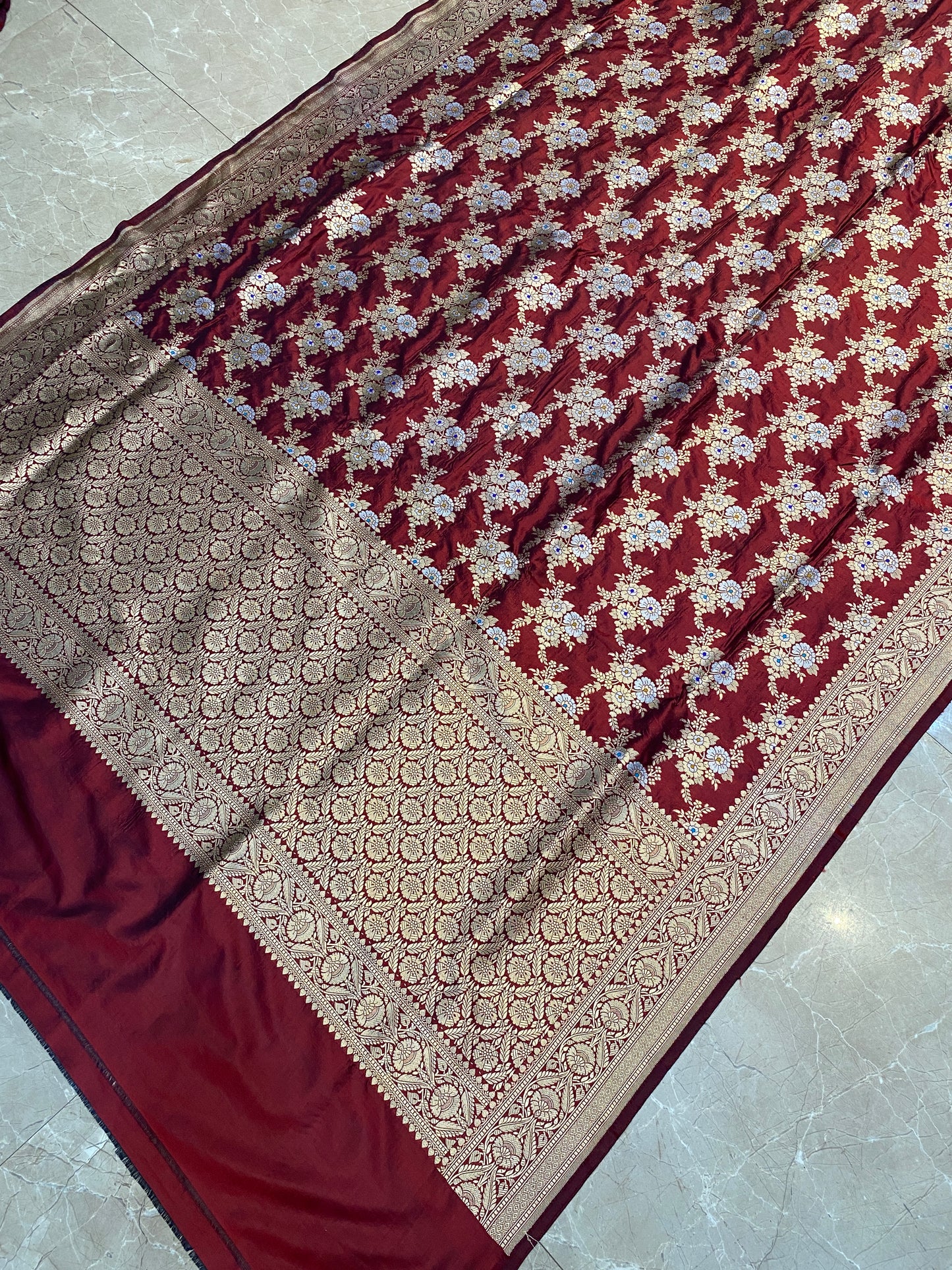 Crimson Legacy – Maroon Pure Silk Handloom Banarasi Saree by Shades Of Banaras - banarasi - banarasi saree shop - banarasi saree manufacturers - banarasi saree wholesale - banaraasi sarees