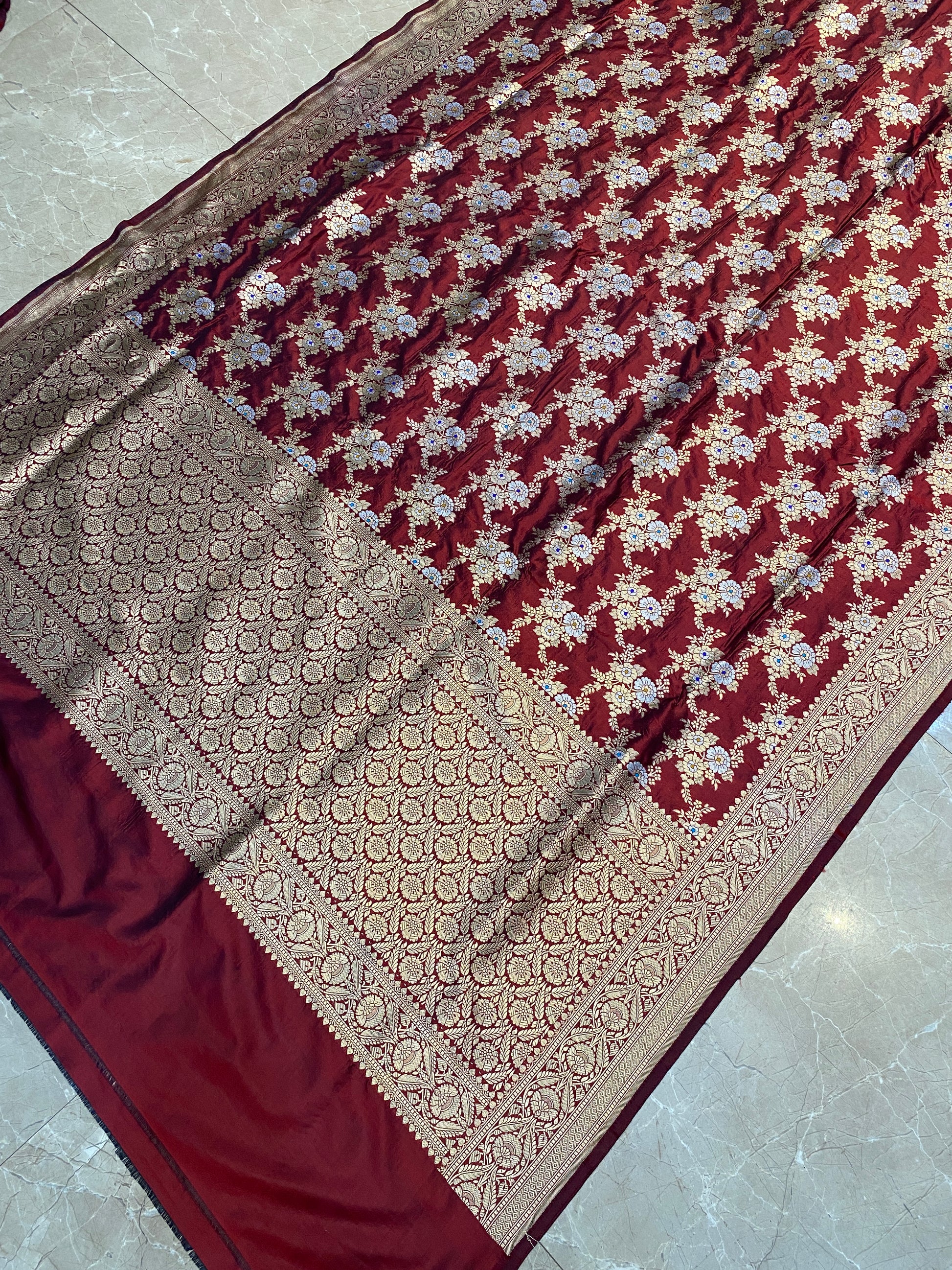 Crimson Legacy – Maroon Pure Silk Handloom Banarasi Saree by Shades Of Banaras - banarasi - banarasi saree shop - banarasi saree manufacturers - banarasi saree wholesale - banaraasi sarees