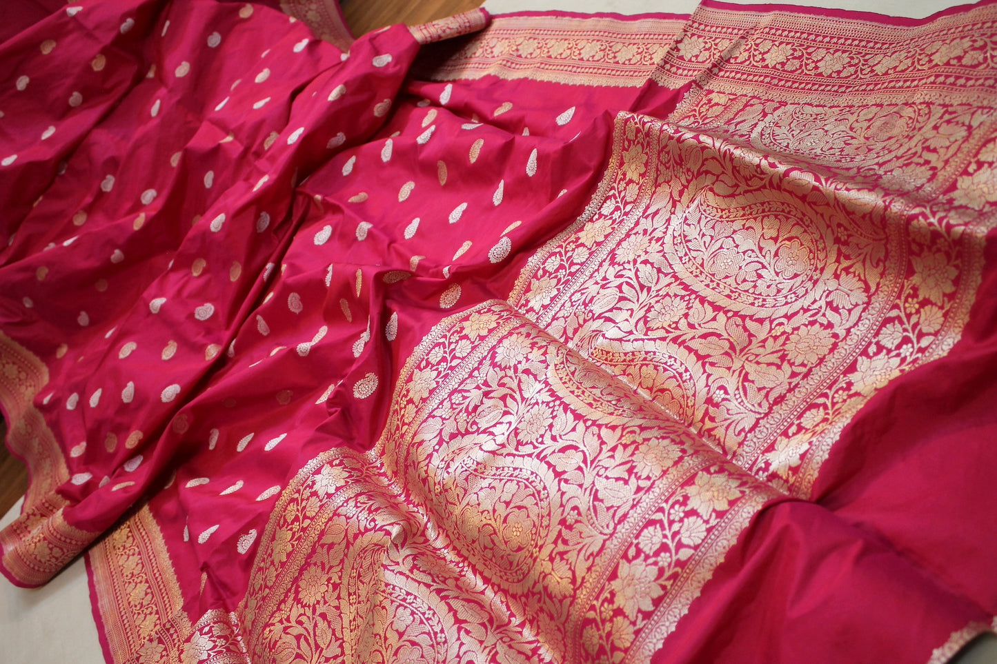 Kadhwa Buti Rani Pink Handloom Pure Katan Silk Banarasi Saree by Shades Of Benares - banarasi - banarasi saree shop