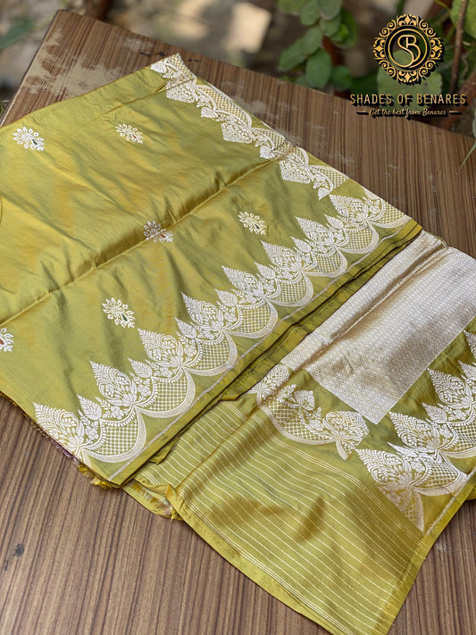 Charming Pastel Green Kadhwa Handloom Pure Silk Banarasi Sari - Exquisite Designer Sari by Shades Of Benares - banarasi - banarasi saree shop