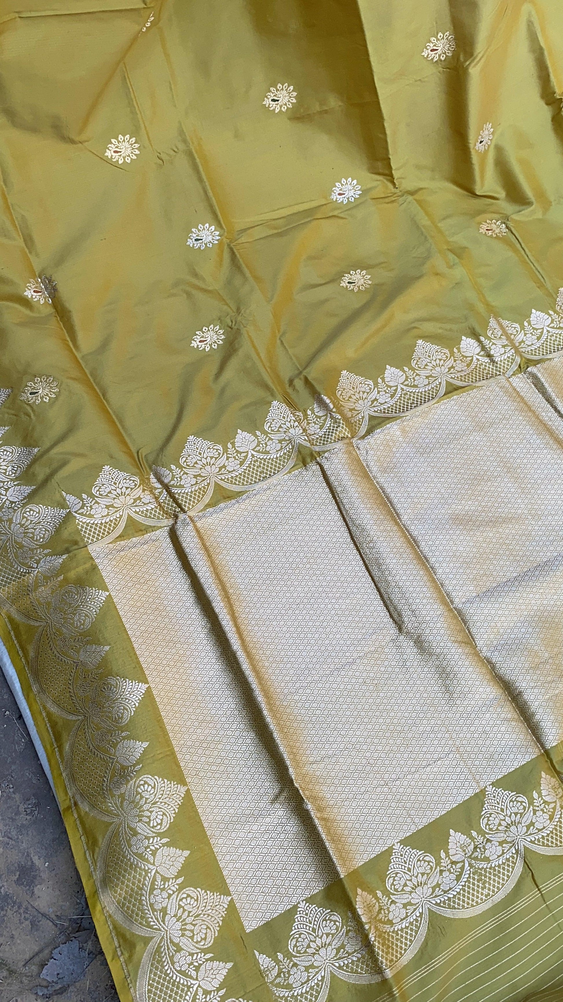 Charming Pastel Green Kadhwa Handloom Pure Silk Banarasi Sari - Exquisite Designer Sari by Shades Of Benares - banarasi - banarasi saree shop