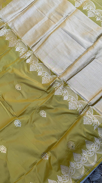 Charming Pastel Green Kadhwa Handloom Pure Silk Banarasi Sari - Exquisite Designer Sari by Shades Of Benares - banarasi - banarasi saree shop