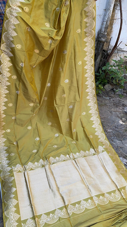 Charming Pastel Green Kadhwa Handloom Pure Silk Banarasi Sari - Exquisite Designer Sari by Shades Of Benares - banarasi - banarasi saree shop