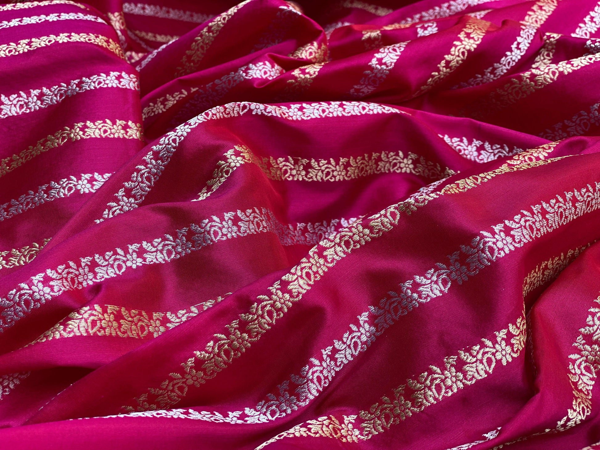 Elegant Pink Kadhwa Sona Rupa Saree | Exquisite Shikargaah Weave by Shades Of Benares - banarasi - banarasi saree shop