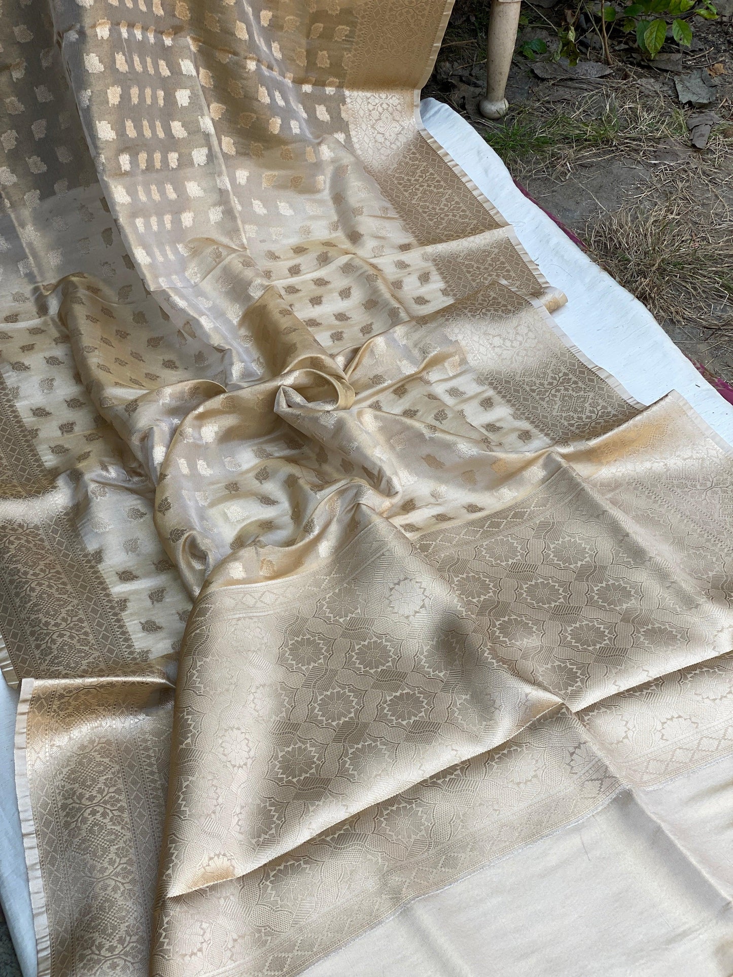 Exquisite Golden Banarasi Tissue Handloom Saree by Shades Of Benares - banarasi - banarasi saree shop