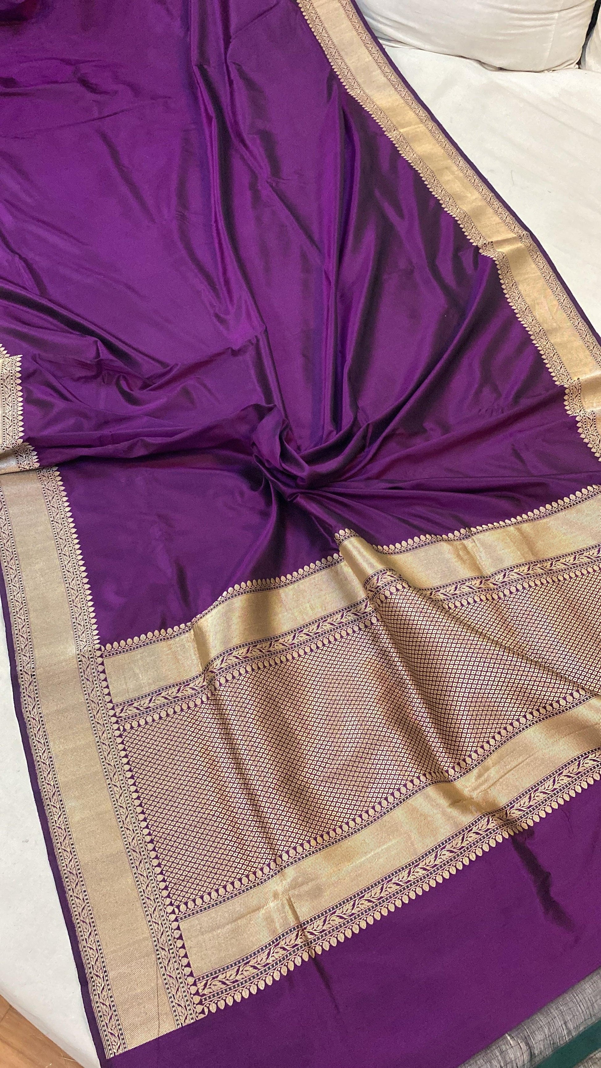 Kadhwa Magenta Pure Banarasi Silk Sari by Shades Of Benares - banarasi - banarasi saree shop