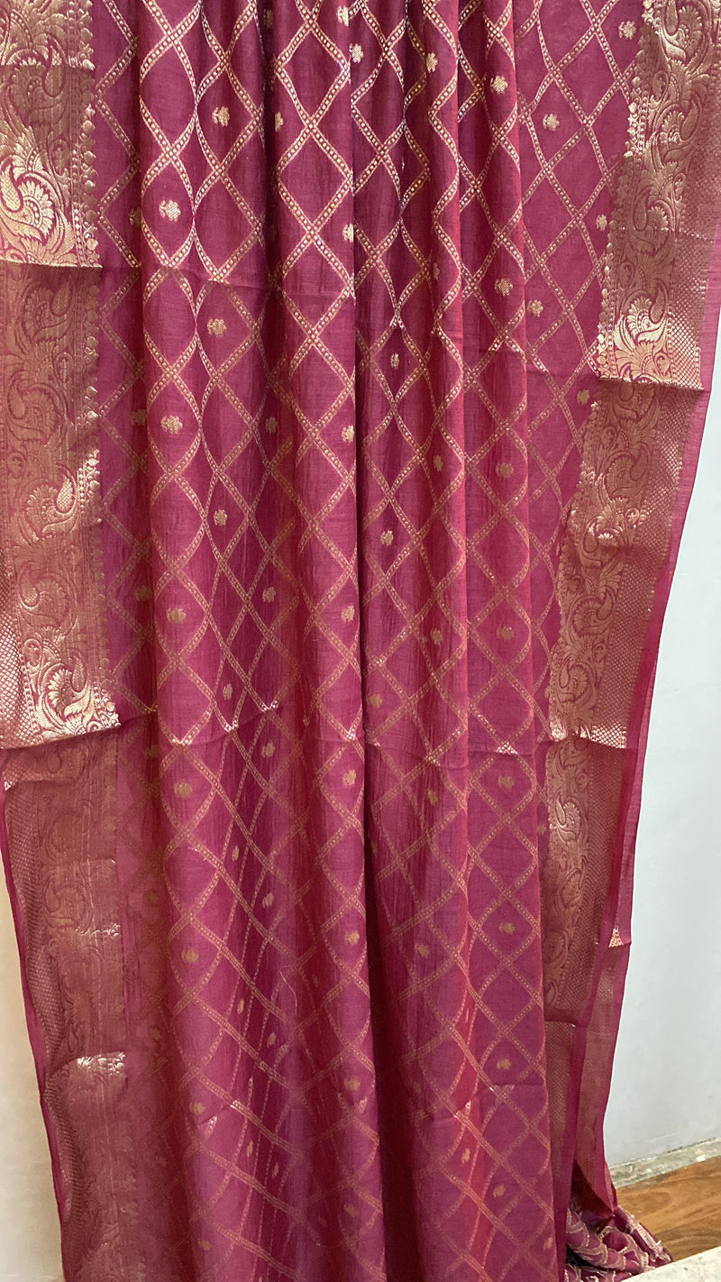 Luxurious Elegance: Pink Moonga Pure Silk Handloom Banarasi Sari - Shades Of Benares