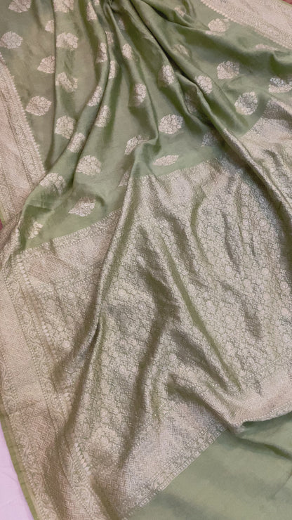 The Pastel Green Handloom Pure Moonga Silk Banarasi Saree