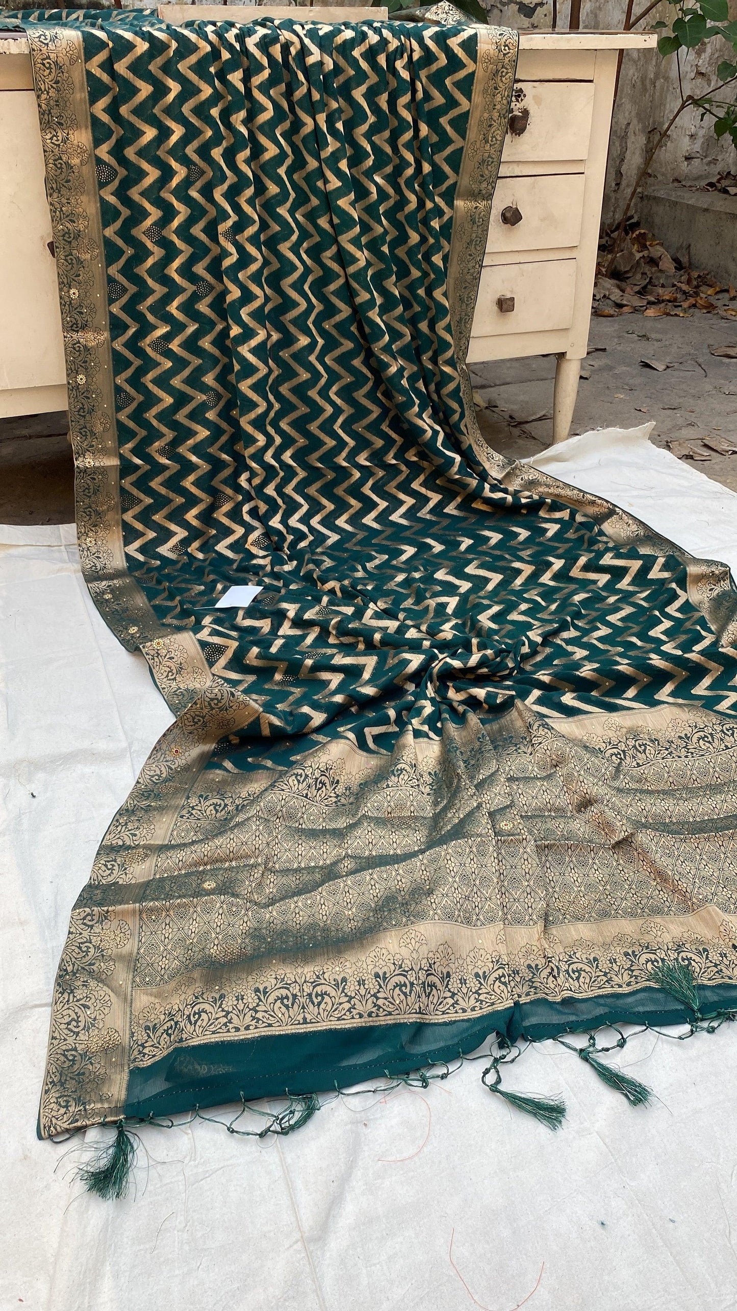 Green Handloom Pure Chiffon Banarasi Saree by Shades Of Benares - banarasi - banarasi saree shop