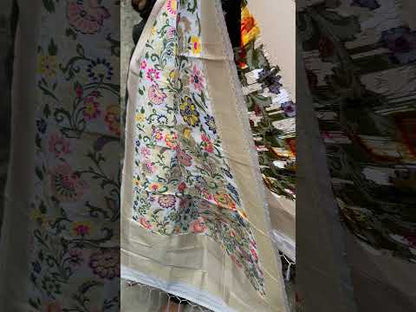 Upgrade your ensemble with our stunning white Minakari handloom Banarasi silk dupatta, boasting traditional craftsmanship and luxurious Minakari work. An elegant choice for cultural events, festive wear, and glamorous parties.