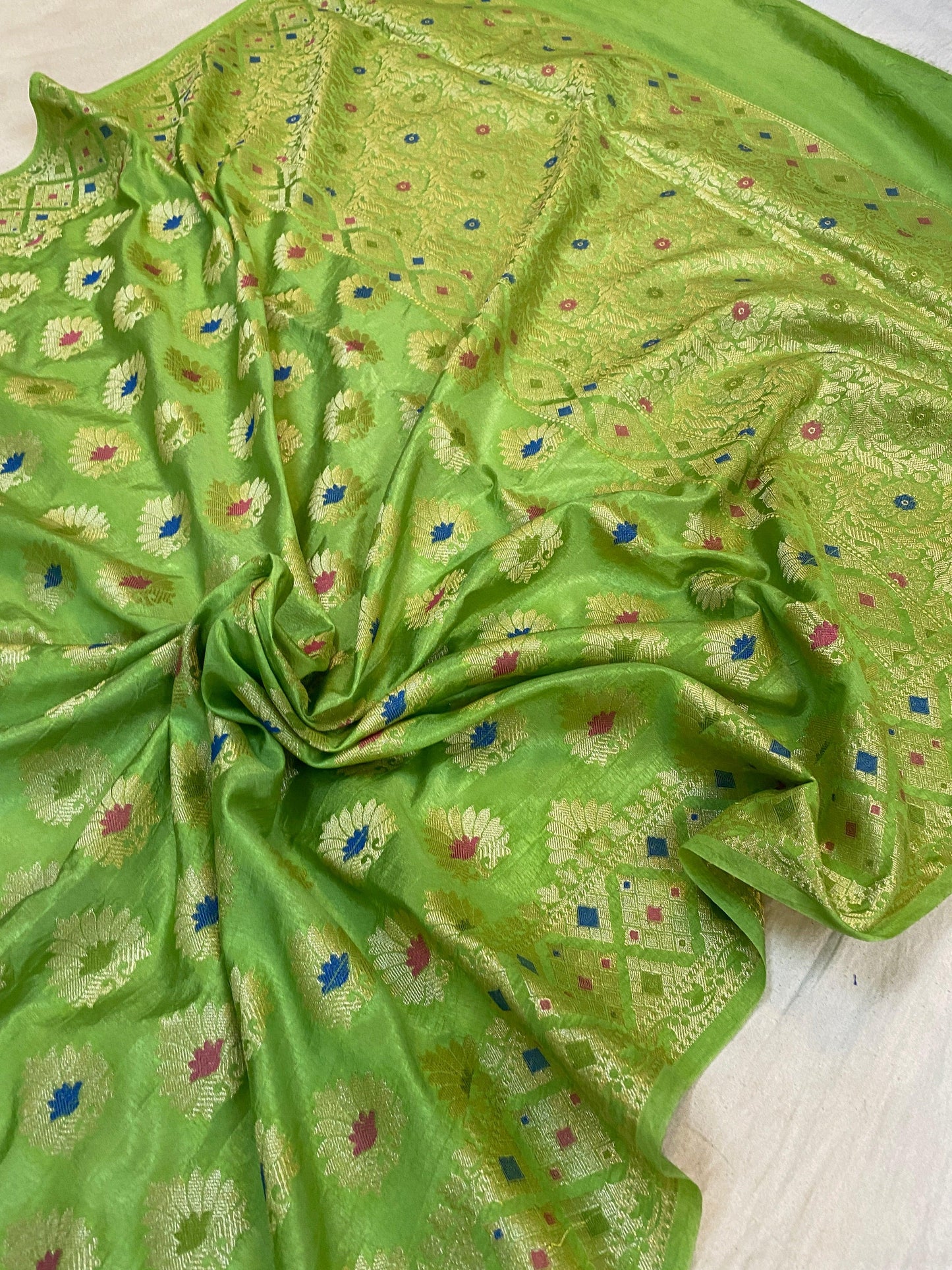 Leaf Green Banarasi Katan Soft Silk Handloom Saree by Shades Of Benares - banarasi - banarasi saree shop