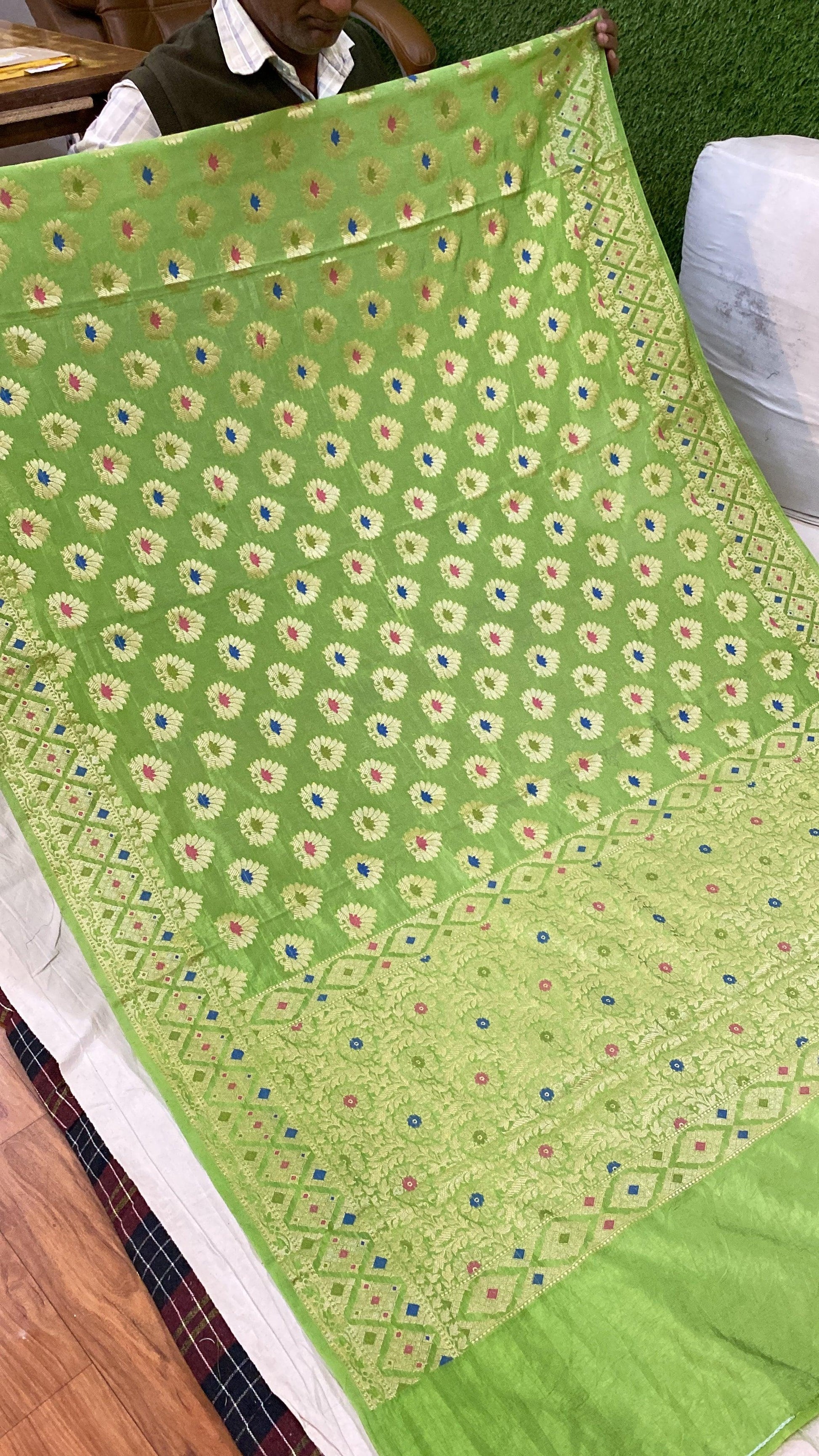 Leaf Green Banarasi Katan Soft Silk Handloom Saree by Shades Of Benares - banarasi - banarasi saree shop